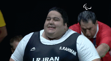 此时杠铃已经被加重到了310公斤