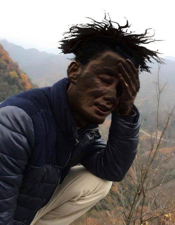 被ps大神玩坏的照片春天的树木再绿也绿不过你的头发