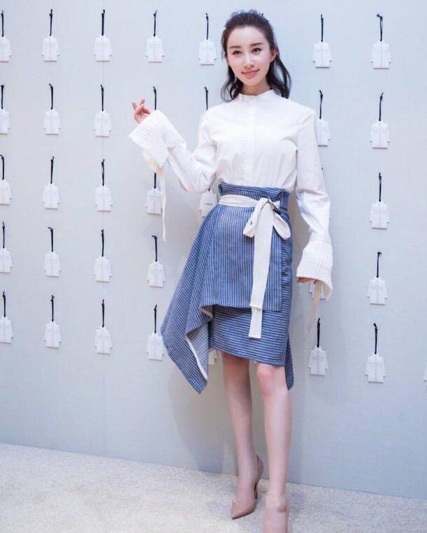 舒畅出现了,从形象来看好像胖了点,感觉比瘦的时候好看!