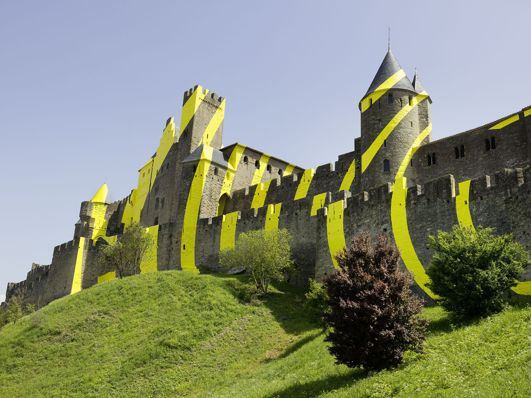 古堡上的同心圆瑞士艺术家 felice varini 热衷于使用几何图案将