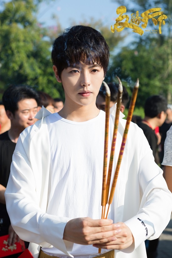 悬疑喜剧反骗天下开机肖宇梁首担男主演绎冷都男