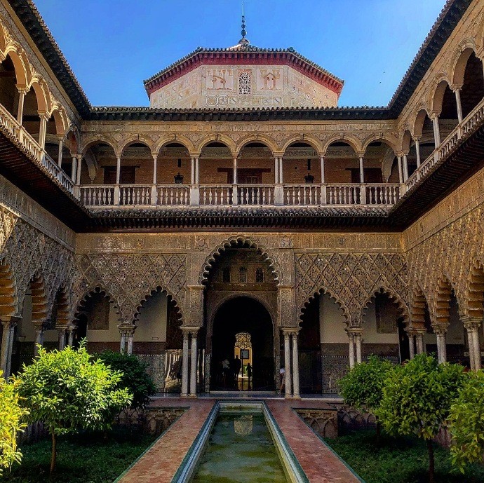 西班牙塞利维亚王宫,欧洲最古老的皇家宫殿,历经500年才建成