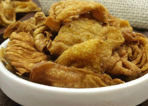 鸡胗里的黄色皮,是胆结石的克星,农村人却直接