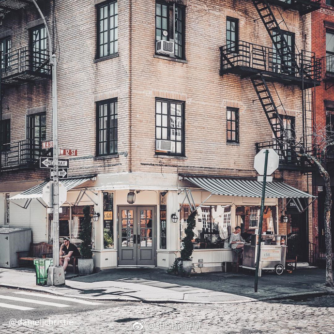 纽约街角的风景好似零碎的电影镜头,却串联着一整座城市的故事
