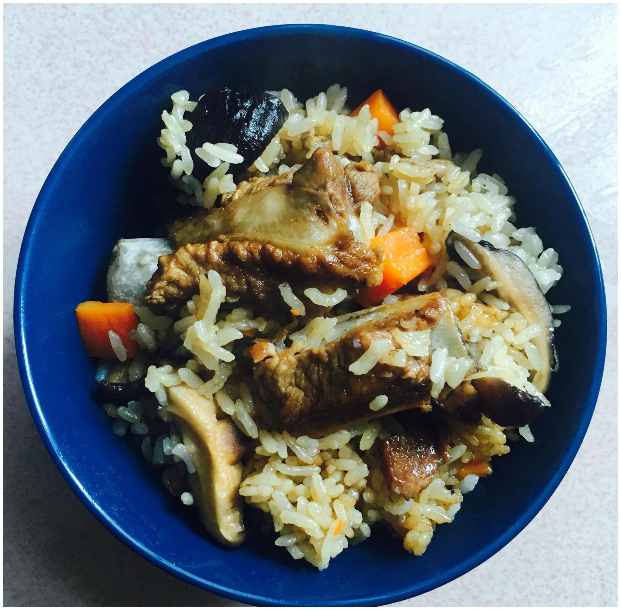 不炒菜,就焖上一锅饭,结果家人都喜欢吃,赞不绝口