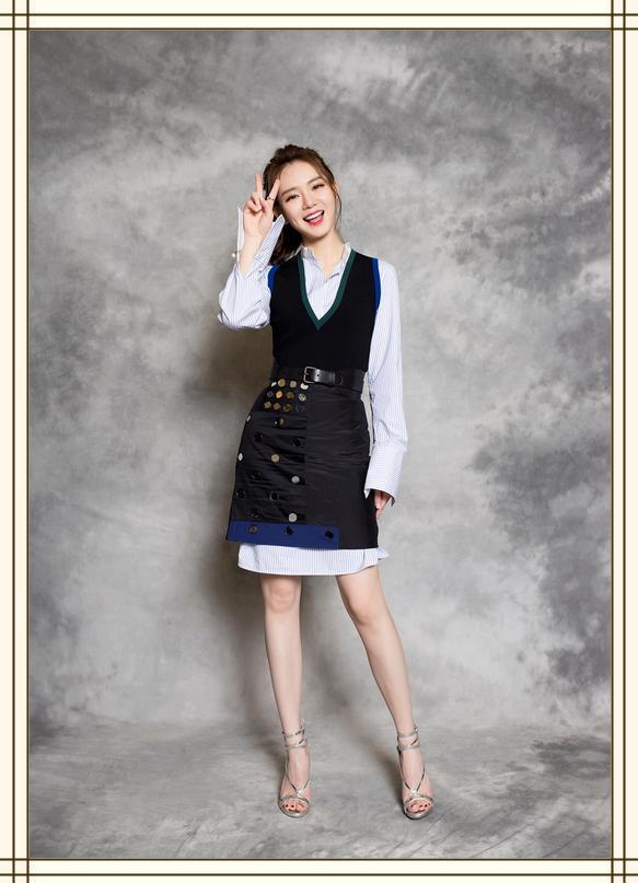 戚薇化身"职场妖精",楚楚动人,网友:这一身给满分不过分