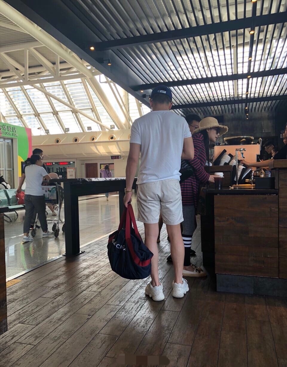 张馨予神秘男友真容曝光身材高大威猛堪比李晨