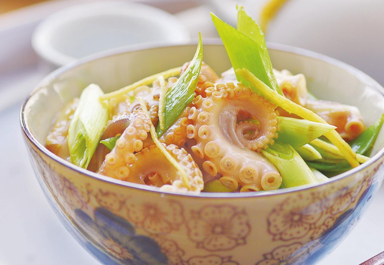 百吃不厌的的一道海鲜凉拌菜,是招待客人的拿手好菜