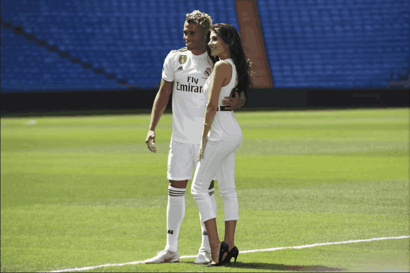 c罗女友一走, 皇马太太团一姐的位置就归她了