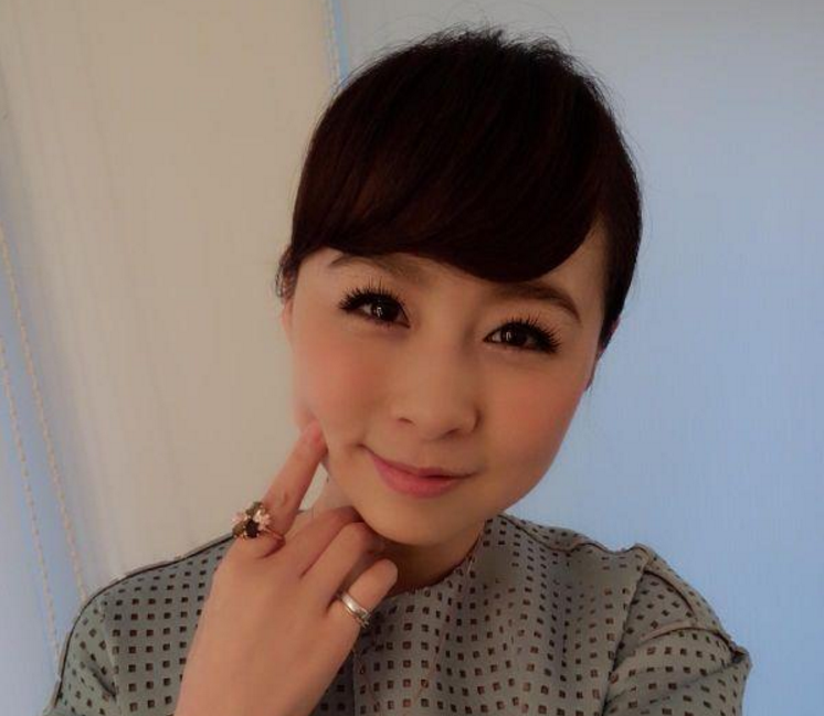 对于一个努力向上,热爱生活和事业的人,肯定会受到很多人的喜爱,周瑾