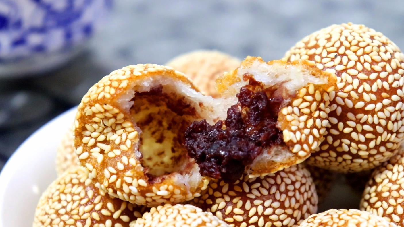 教你在家做豆沙馅的空心麻团,外酥里糯,口感香甜好吃,超简单