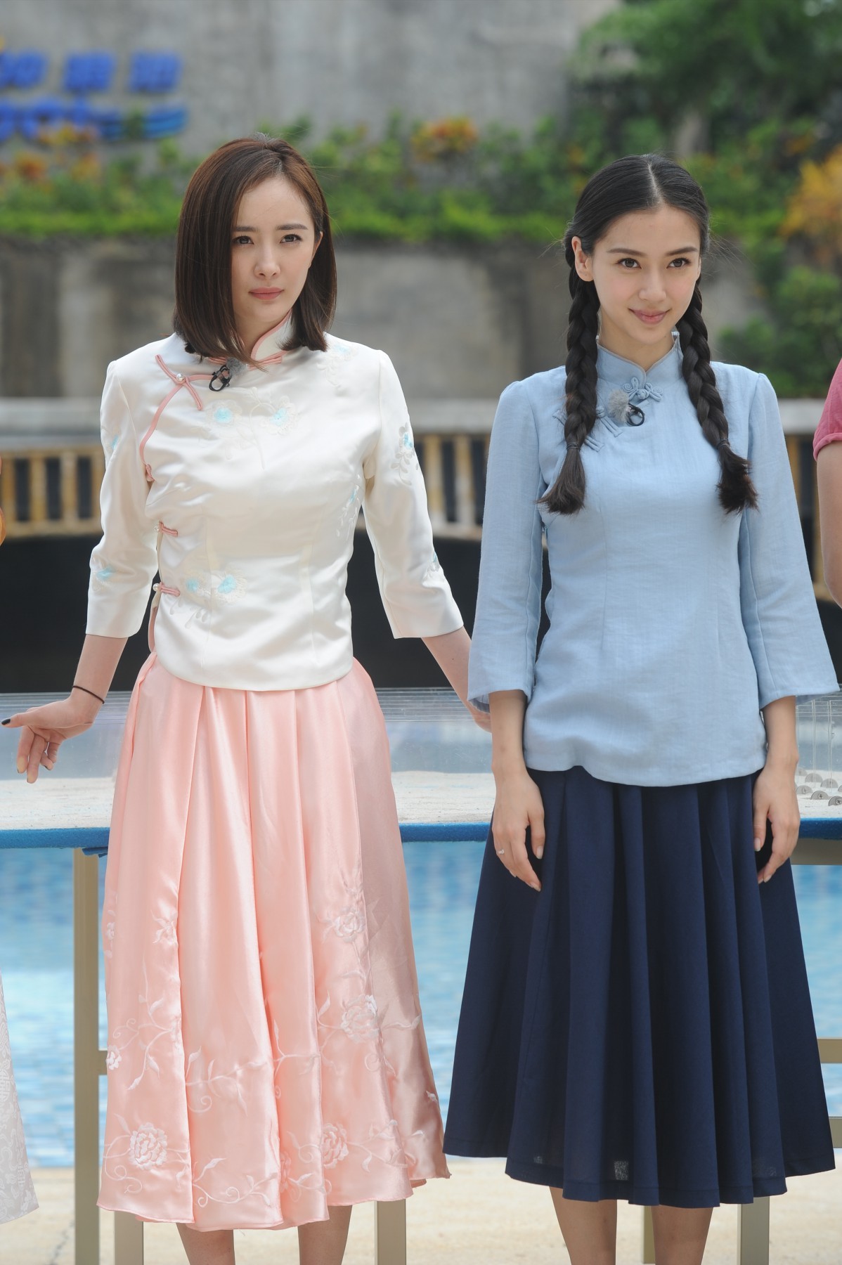 杨幂baby共同录制跑男节目被拍到亲密交谈关系极为融洽