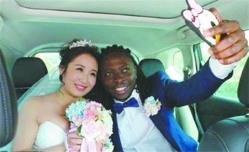 嫁到中国的非洲女人嫁到非洲的中国女人境遇为何如此不同