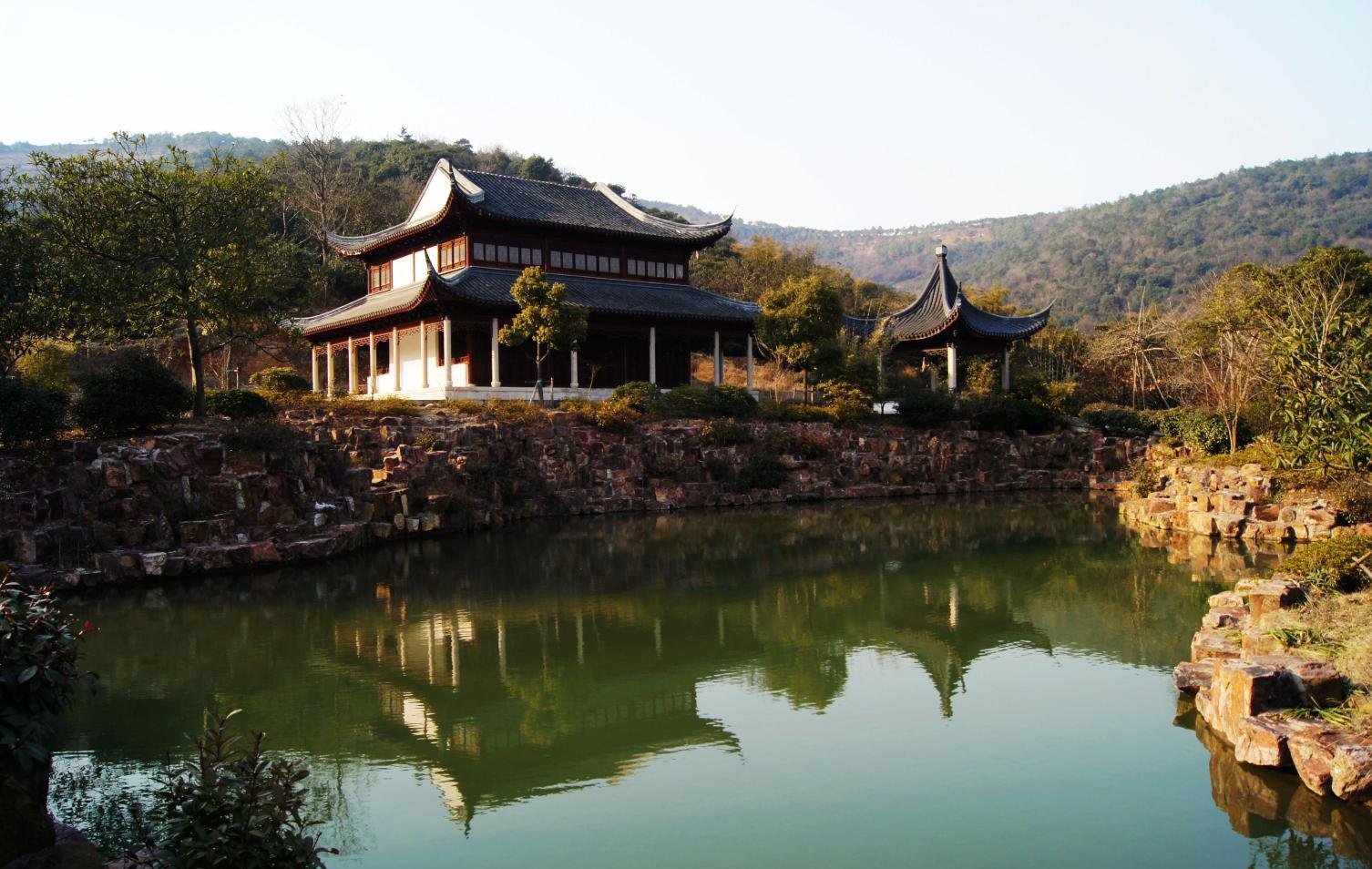 它是太湖的第一大岛, 同时也是整个太湖景区的精华-西山岛