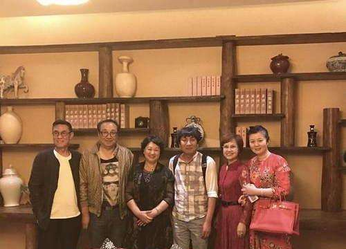 郑卫莉应该原谅了丈夫.不管怎样,希望她幸福!