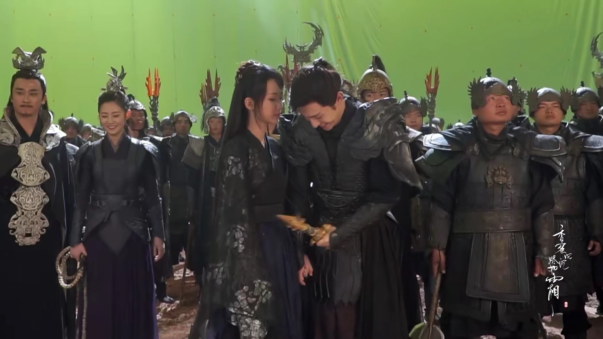 香蜜:邓伦片场撩杨紫头发举动亲密,网友看完纷纷向秦俊杰道歉