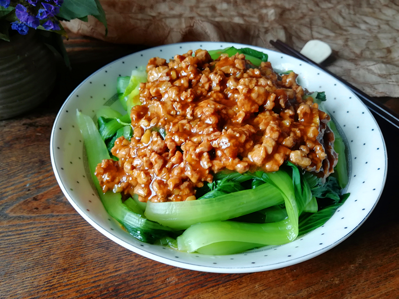 油菜夏天不炒着吃,这个做法又绿又嫩味道还香,一大盘不够吃|油菜|肉末