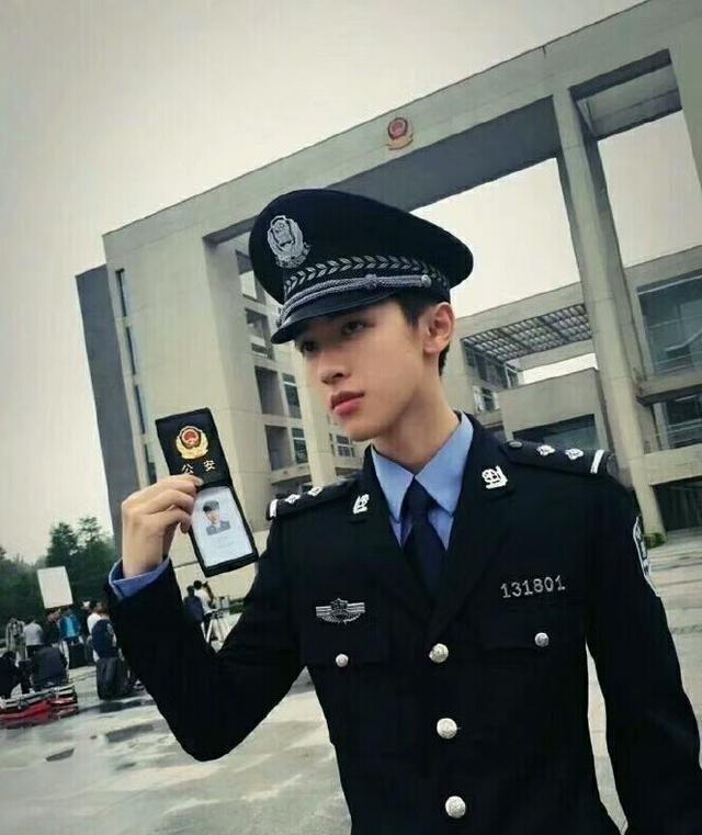 警察叔叔做过哪些事让你感动至今