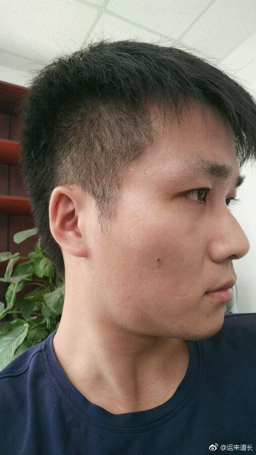 这一双眉毛太惹人眼了眉毛如钢针根根竖起眉尾散乱