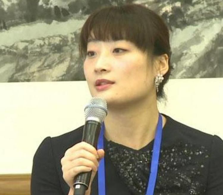 说有钱家的女儿不愁嫁,但现实中却悄悄相反,图片中的这位女子叫宗馥莉