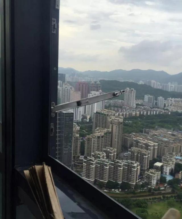 小措施大安全:幕墙窗扇坠落原因分析及加强措施|窗扇|风撑|幕墙|卷扬机|台风_新浪新闻