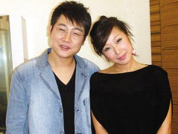 比那英还要火,嫁10亿富豪恩爱至今,但却整成了外星人