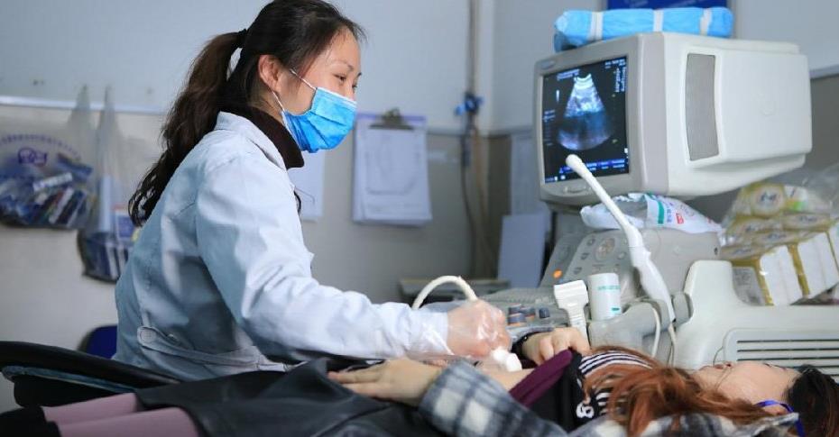 第一次去医院查怀孕,医生上来就问"孩子要吗",得知真相好心酸