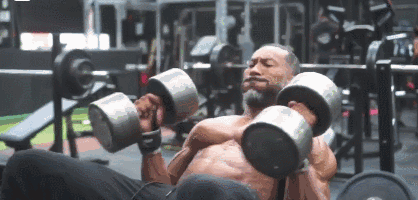 还有最重要的一点，时刻记住让胸肌挺出来，保持一个最高的位置