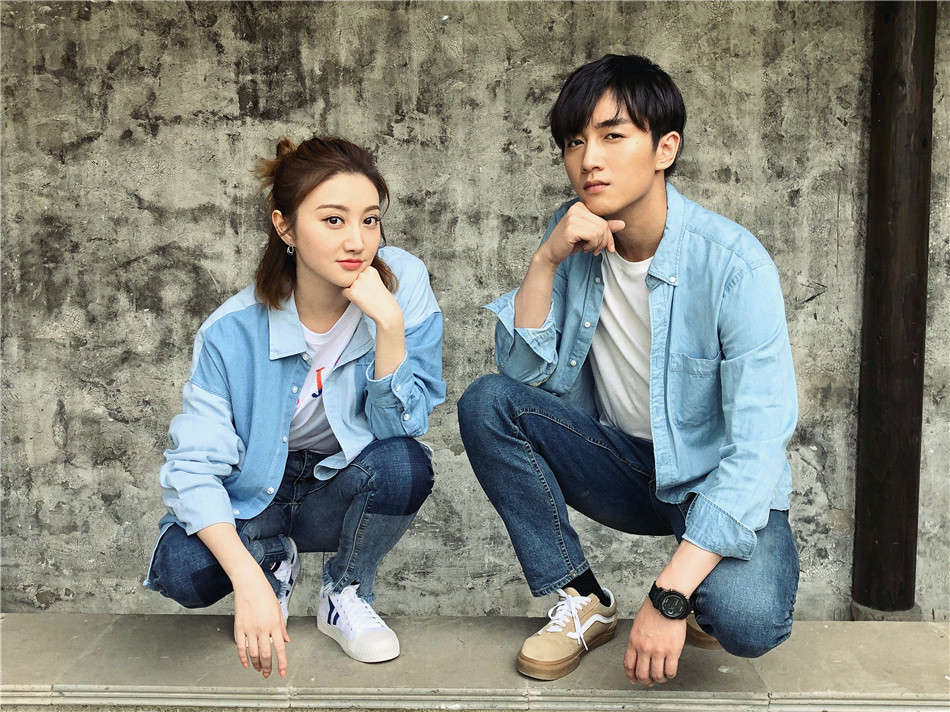 景甜陈晓新戏《一场遇见爱情的旅行》五一热拍