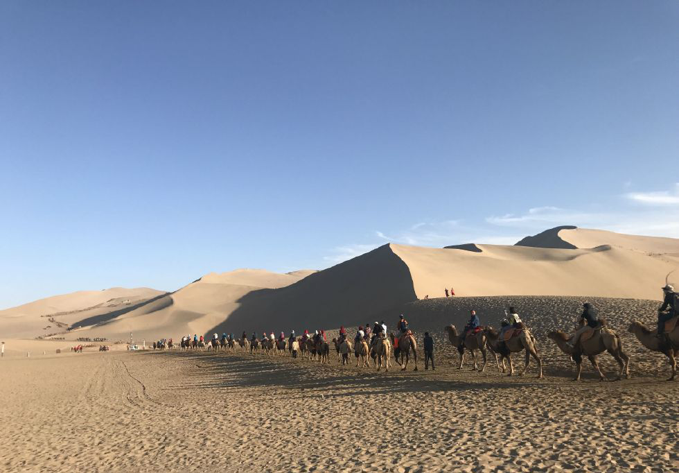 鳴沙山月牙泉歷經千年不幹涸其中到底有什麼秘密