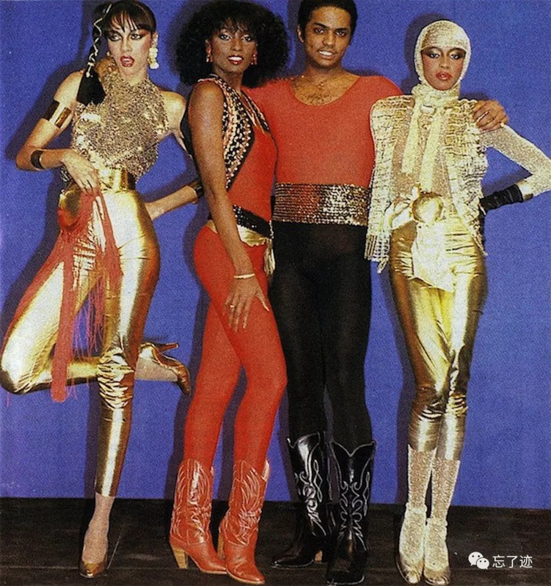 纽约的studio54迪斯科是70年代美国民间舞蹈和爵士舞蹈的音乐舞厅