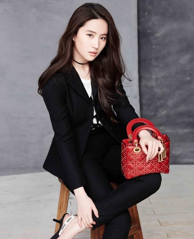 仙女变老公30岁的刘亦菲褪去仙气一身西装穿得攻气十足