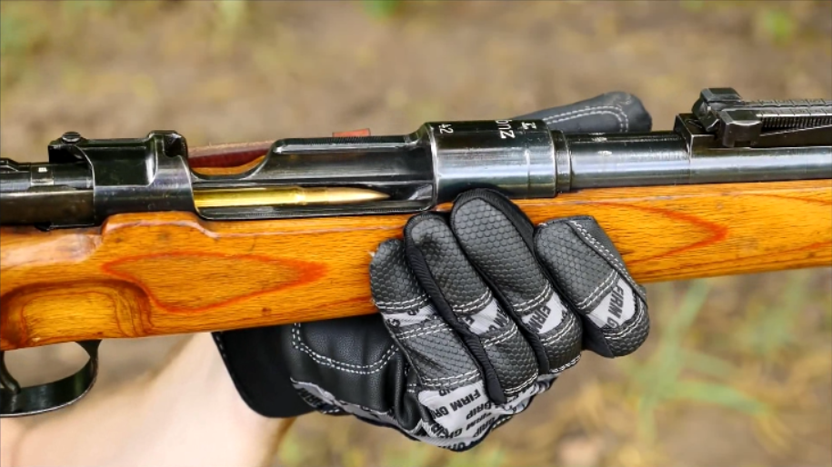 配备瞄准镜射击的莫辛纳甘狙击步枪,清脆的拉栓声音听醉了!