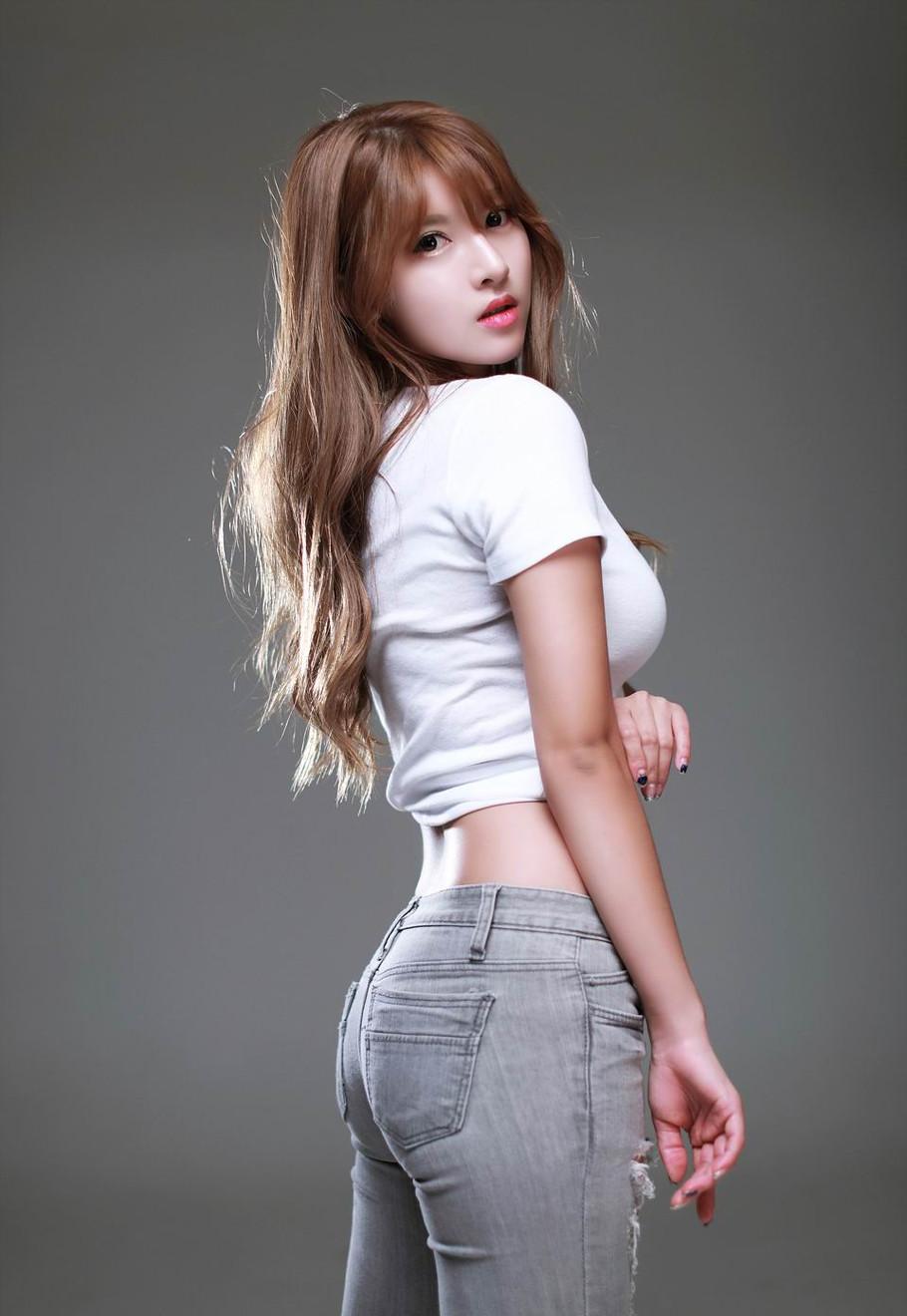 牛仔裤穿出姿势迷人, 显女神的气质长腿