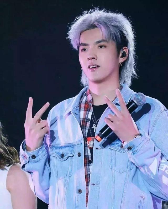 男星挑战"鲻鱼头"发型:蔡徐坤呆萌,王一博精致,范丞丞像精灵