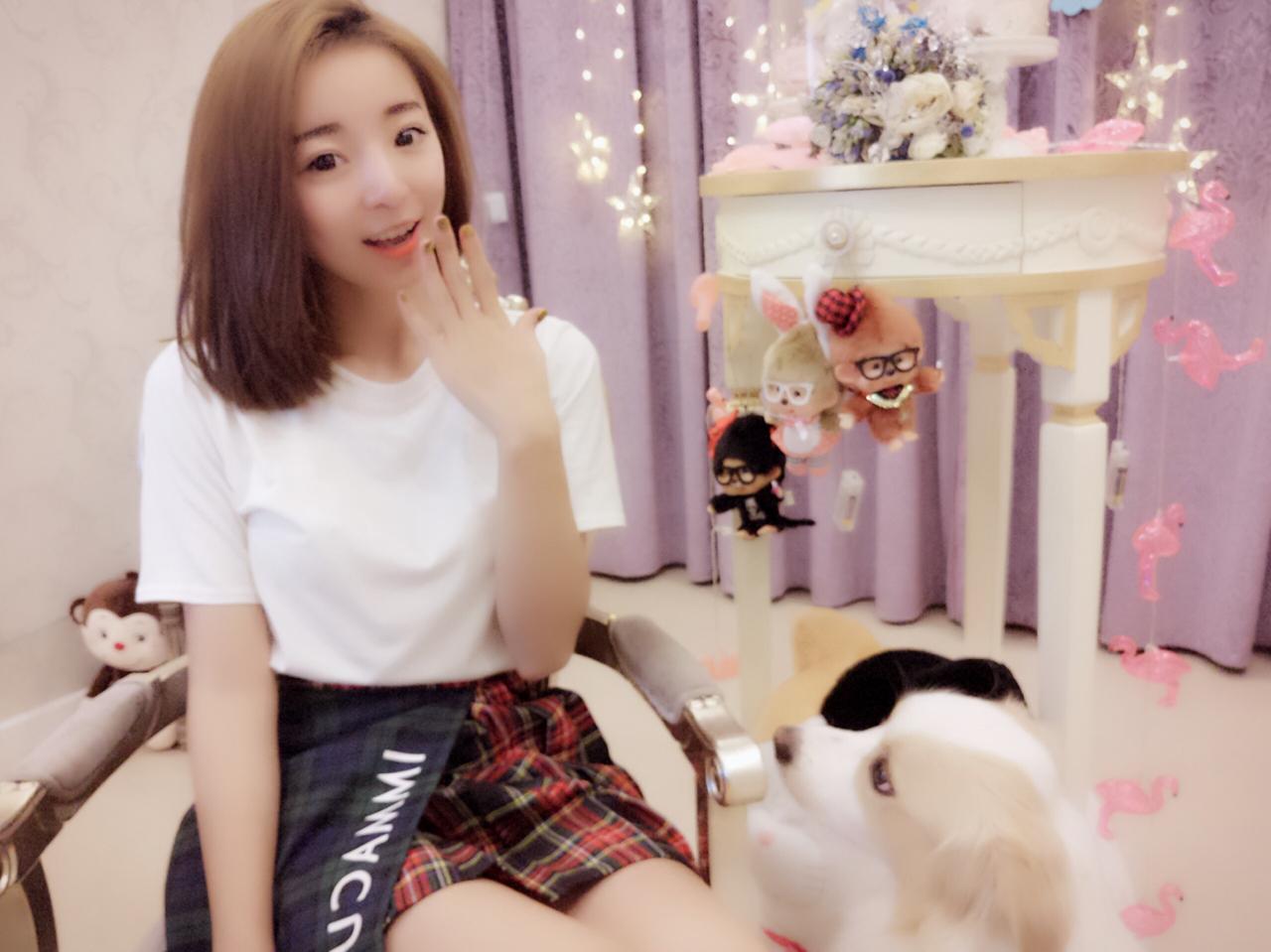 小潘潘正是唱这首《学猫叫》的歌手.