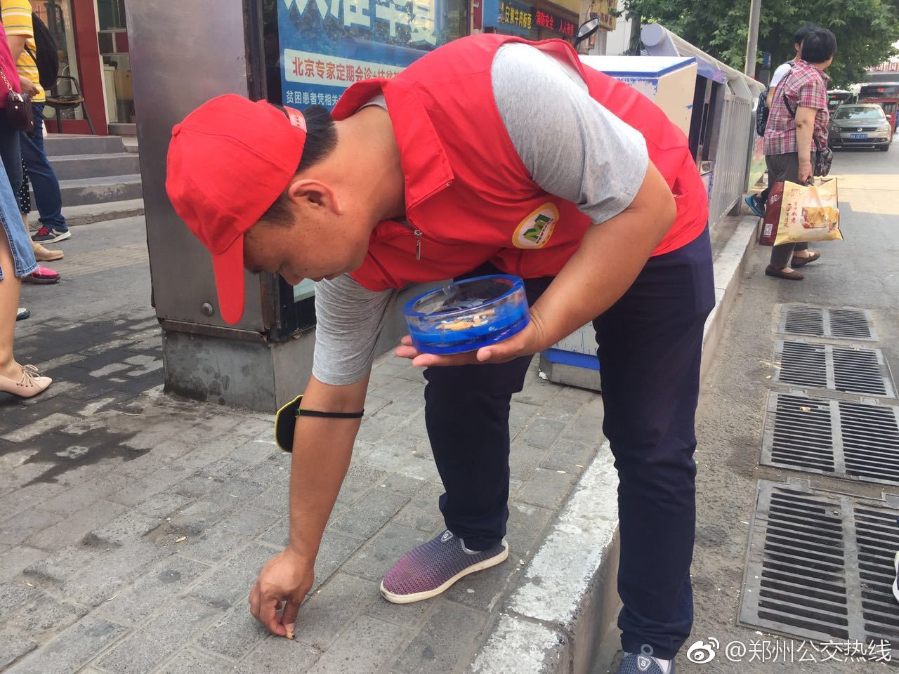 倡导文明行为 公交人在行动