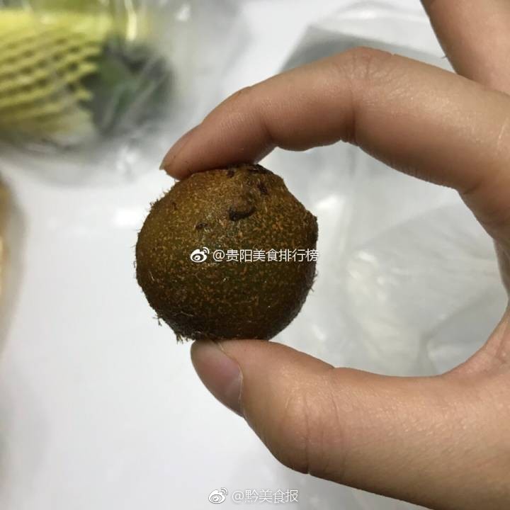 这个"马屎果"可以说是很迷你了,根本不够塞牙缝,你见过没