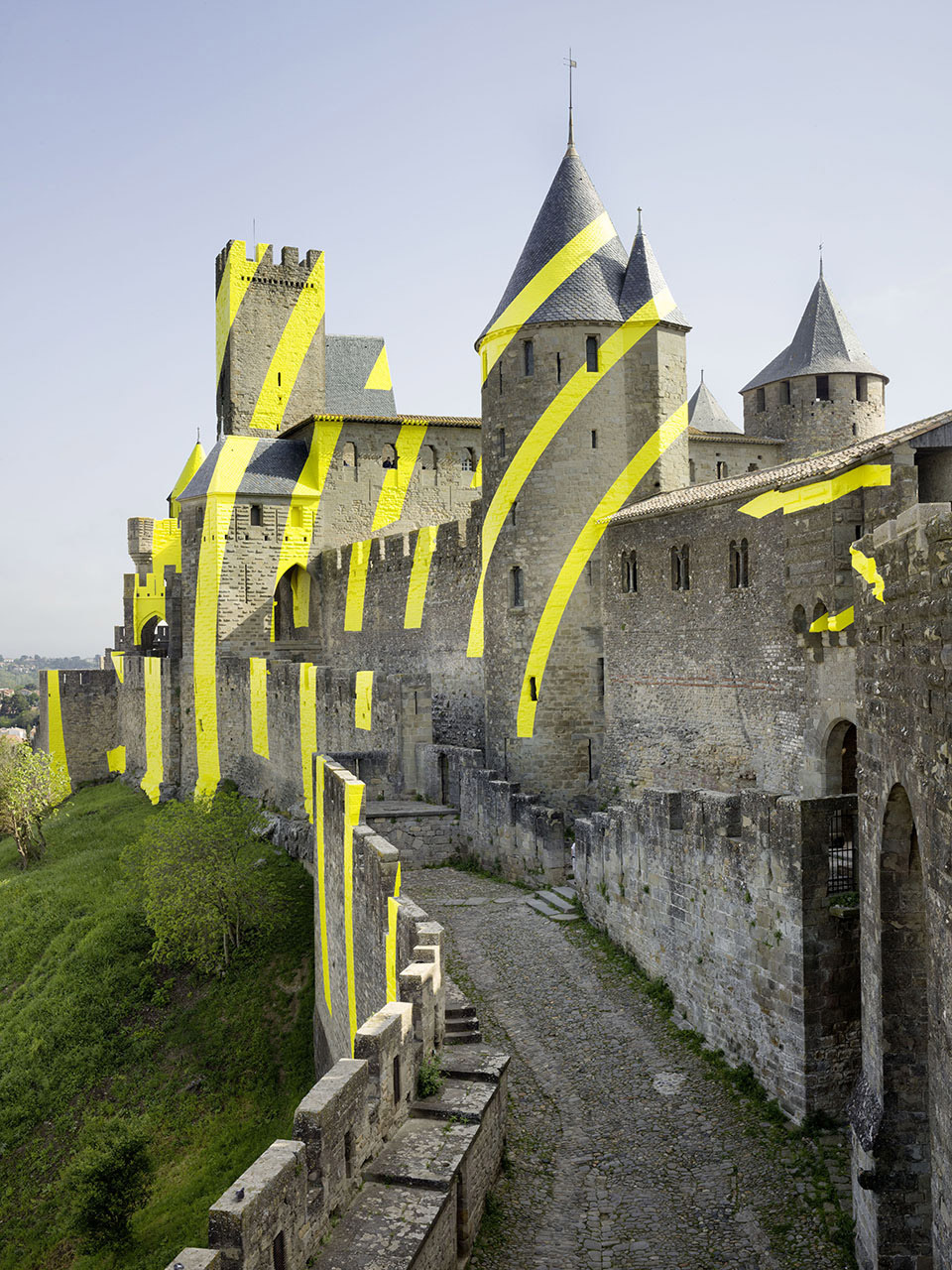 古堡上的同心圆瑞士艺术家 felice varini 热衷于使用几何图案将