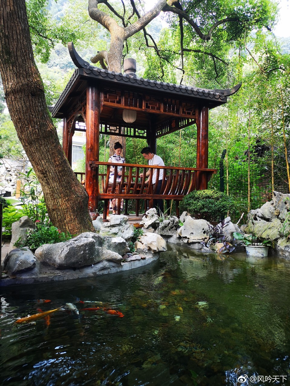 势而建,三座构思精巧的江南楼台,只为少数人提供养生之所的梦溪山庄