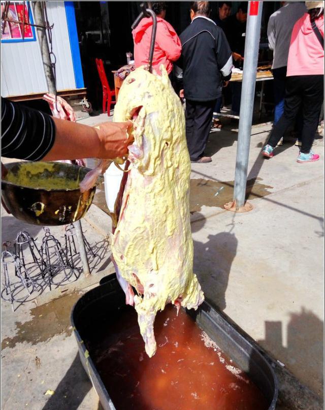 直击:正宗烤全羊的完整过程,挡不住的美食诱惑!