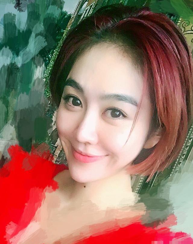 宋丹丹干女儿姜妍被曝整容原来的头型好奇怪啊