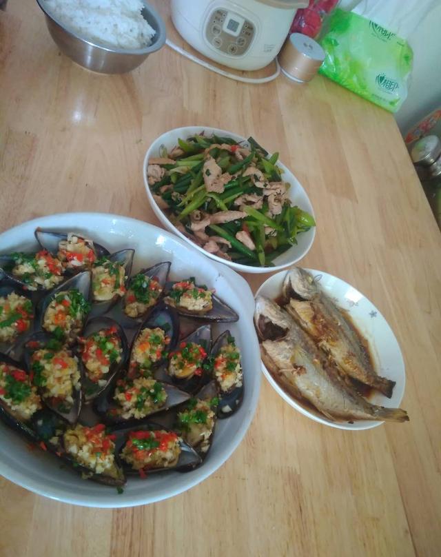 家庭煮妇成功的用家常菜获得了儿子和老公的点赞