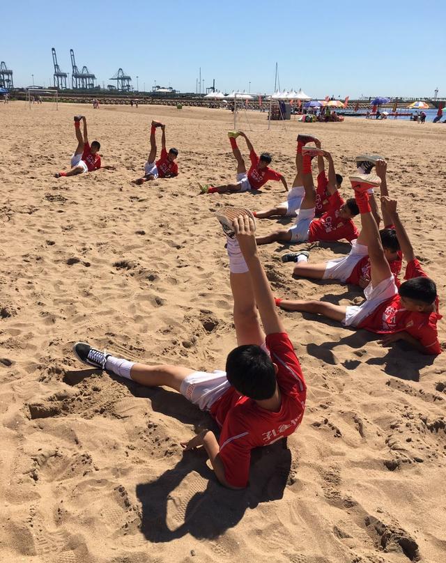 u15梯队重新集结 沙滩慢跑恢复训练