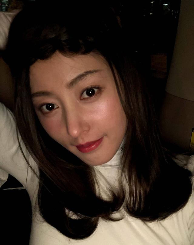 张天爱的素颜照和美颜之后的照片差别大嘛