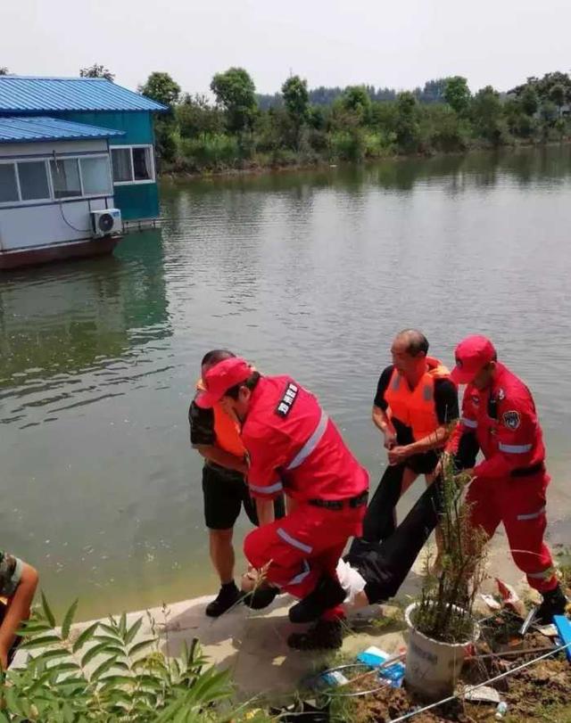 南阳邓州发生一起溺水事故, 男子因钓鱼不慎落水溺亡!