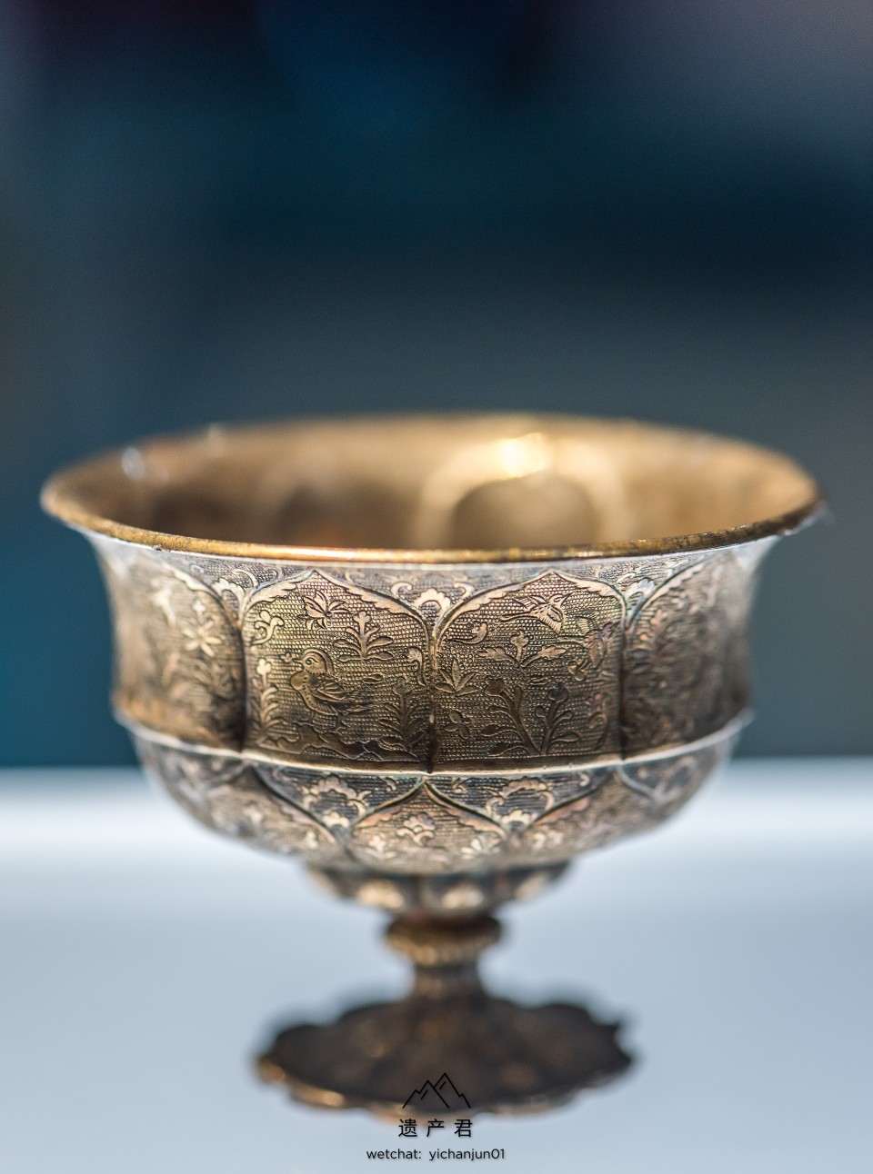 陕西历史博物馆藏唐代鎏金蔓草花鸟纹高足银杯