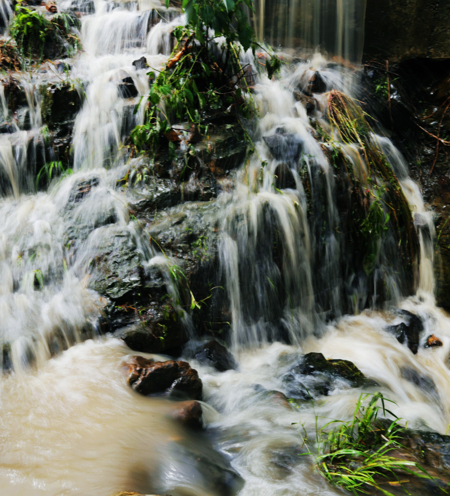 美丽乡村深溪岕,龙潭飞瀑赛九寨.