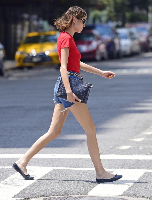 街拍美女:喜欢第六个,腿长得有一米二!迷人气质身材太好了!