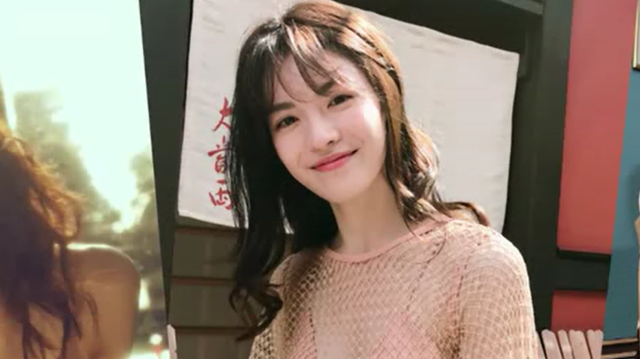 贾冰爆笑小品演绎《芳华》台下都笑炸,不愧是